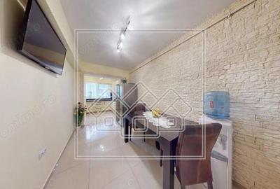 Ap.cu 3 camere, 2 bai si balcon, etaj intermediar, mobilat si utilat - 1