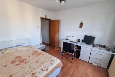 Apartament de vanzare, cu 3 camere, 64 mp, zona Craiovita No - 1