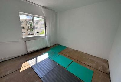 2 camere. Decomandat. Disponibil IMEDIAT - 1