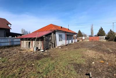 Casă cu 2 camere cu Teren 3860 Mp în Central - 3