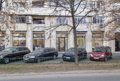 Spațiu comercial, de 220 mp, în Central - 6
