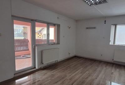 Casă individuală cu 9 camere cu Canalizare în Splaiul Unirii - 3