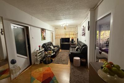 Apartament cu 2 camere transformat in 3,etaj 3, zona Ulpia - 2