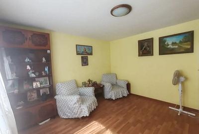 Casa P+E+teren de vanzare