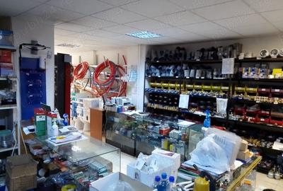 Spațiu comercial, de 90 mp, în Central - 3
