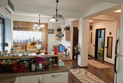 Casă cu 4 camere cu Canalizare în Băneasa