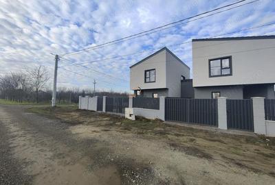 Casă cu 3 camere cu Teren 300 Mp în Central - 10