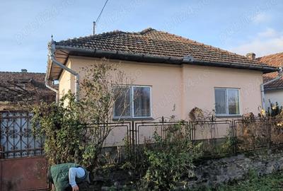 Vand casa in Mihaiesti jud.Hunedoara .Detali la tel. . - 2