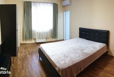 Garsonieră decomandată în Păcii