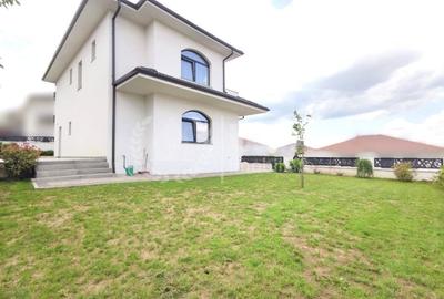 Casă individuală cu 4 camere în Dezmir
