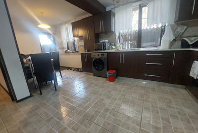 Casă cu 6 camere cu Teren 1200 Mp în Ostratu - 2