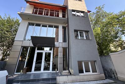 Birou, 348 mp în Florilor