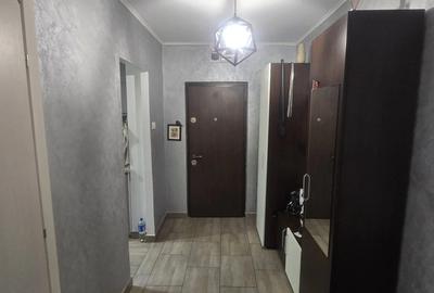 De vanzare apartament 3 camere, etaj 1 4, foarte aproape de metrou 1 Decembrie De vanzare apartament 3 camere, etaj 1 4, foarte aproape de metrou 1 Decembrie - 1