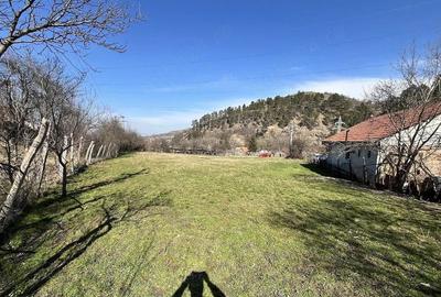 Teren de 1560 mp, în Săsciori
