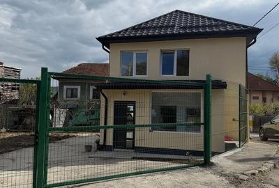 Casă cu Teren 250 Mp în Central - 2