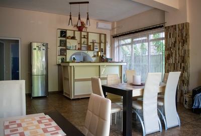 Casă cu 10 camere cu Teren 500 Mp în Nord - 22