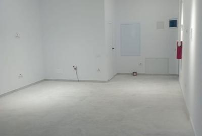Spațiu comercial, de 48 mp, în Central - 6