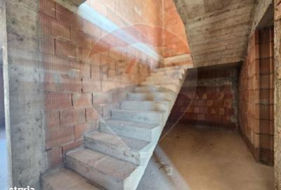 Casă cu 8 camere cu Teren 350 Mp în Central - 9