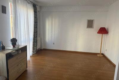 Garsoniera dubla, Ploiesti, Piata Victoriei et 1 - 4