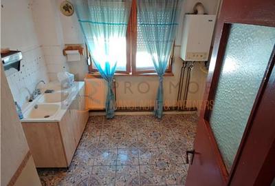 Apartament cu 3 camere semidecomandat în Micro 5 - 7