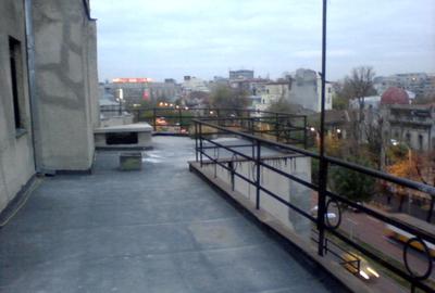 Penthouse cu 4 camere semidecomandat în P-ța Victoriei - 2