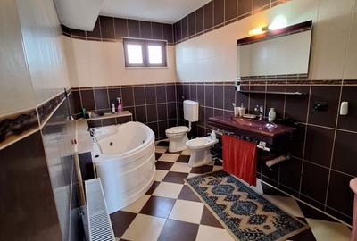 Casă cu 4 camere cu Teren 1000 Mp în Central - 6