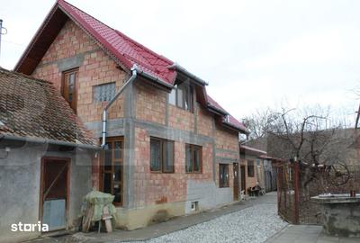 Casă cu 5 camere cu Teren 1337 Mp în Belin - 2