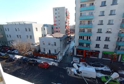 Garsonieră decomandată în Central