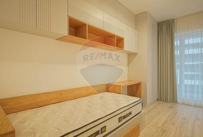 Apartament cu 3 camere semidecomandat, mobilat în Tractorul - 11