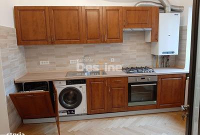 Apartament cu 3 camere semidecomandat în Universitate