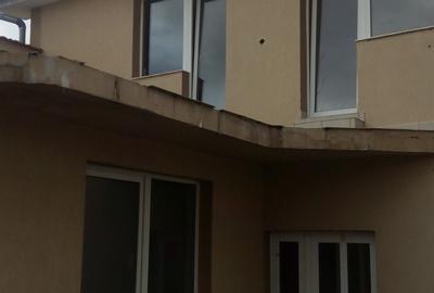 Casă cu 7 camere cu Garaj în Lăzăreni - 3