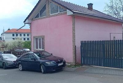 Casă cu 2 camere cu Teren 75000 Mp în Central - 2