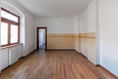 Casă cu 25 camere cu Canalizare în Central - 15