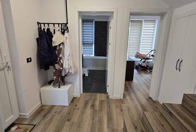 Duplex despartit prin camera tehnica - 4 camere Toate Utilitatile - 8