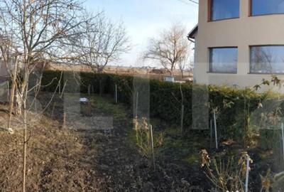 Casă cu 4 camere cu Teren 1420 Mp în Stupini