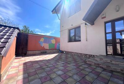 Casă cu 8 camere cu Teren 400 Mp în Central - 2