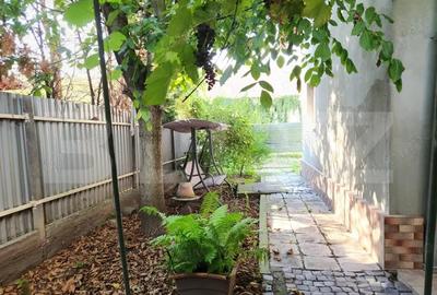 Casă cu 5 camere cu Teren 300 Mp în Central - 1