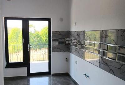 Casă cu 4 camere decomandat în Horpaz