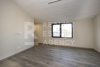 Casă individuală cu 8 camere cu Canalizare în 1 Mai - 48