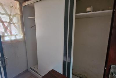 Garsonieră decomandată în Titan - 2