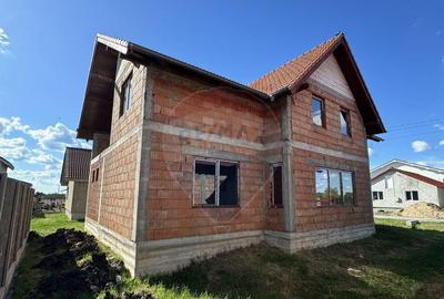 Casa cu 6 camere la rosu, intabulata in Zimandu Nou de v...