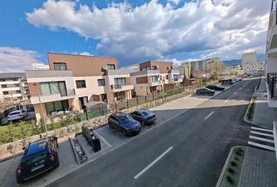Apartament cu 2 camere decomandat, mobilat în Tractorul