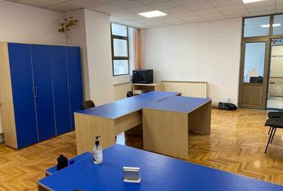 Spațiu comercial, de 55 mp, în Central - 8