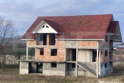 Casă cu 7 camere cu Teren 1106 Mp în Dej - 1