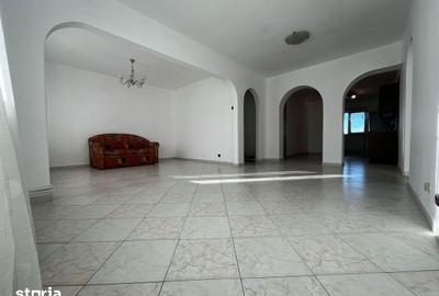 Apartament cu 4 camere în Central - 1