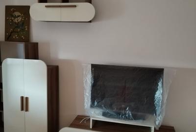 Garsonieră decomandată în Titan