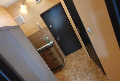 Garsonieră decomandată în Central - 2