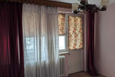 Apartament cu 3 camere decomandat în Cornișa - 2