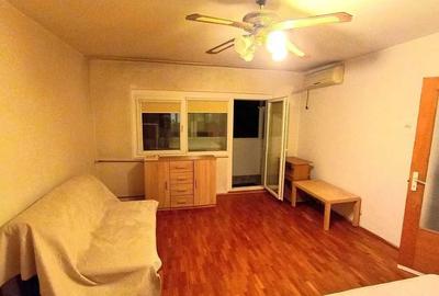 Garsonieră decomandată în Decebal - 2