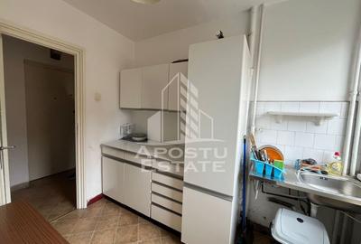 Apartament cu 3 camere, semidecomandat, etajul 2, zona Centrala - 2